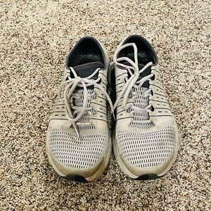Mens Under Armour Tennis shoes